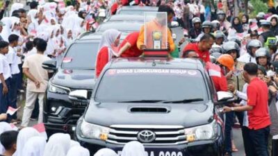 Bawa Piala Adipura, Bupati Agam Disambut Ribuan Warga dan Pelajar 2 penyambutan Piala Adipura di Lubuk Basung