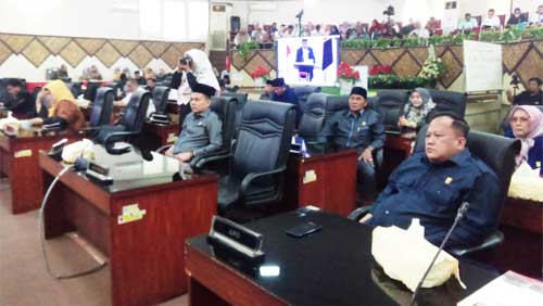 Semua Fraksi DPRD Kota Padang Setujui LKPj Walikota TA 2022, dengan Beberapa Catatan 3 Penyampaian Pendapat Akhir Fraksi Fraksi DPRD Kota Padang terhadap LKPJ Walikota TA 2022b