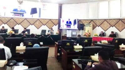 Semua Fraksi DPRD Kota Padang Setujui LKPj Walikota TA 2022, dengan Beberapa Catatan 2 Penyampaian Pendapat Akhir Fraksi Fraksi DPRD Kota Padang terhadap LKPJ Walikota TA 2022c