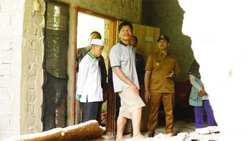 rumah rusak berat akibat tanah bergerak