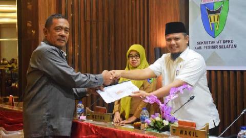 DPRD Pessel Gelar Rapat Paripurna Penyampaian Pandangan Umum Fraksi Terhadap Ranperda Tentang Pelaksanaan APBD TA 2022 2 IMG 20230626 135710 resize 58