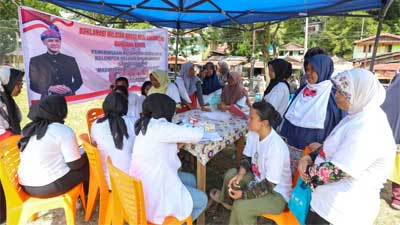 Sukarelawan Orang Muda Ganjar Sumbar Gelar Pengecekan Kesehatan Gratis di Kota Padang 2 Sukarelawan Orang Muda Ganjar Gelar Pengecekan Kesehatan Gratis di Kota Padang