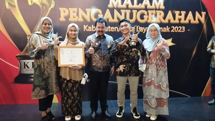 Padang Panjang Raih Penghargaan Kota Layak Anak Kategori Utama dan Penggerak Koperasi Madya 4 Padang Panjang Raih Penghargaan Kota Layak Anak Kategori Utama