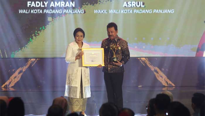 Padang Panjang Raih Penghargaan Kota Layak Anak Kategori Utama dan Penggerak Koperasi Madya 3 Padang Panjang Raih Penghargaan Kota Layak Anak Kategori Utama