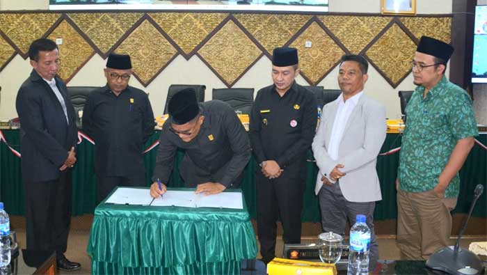 DPRD Padang bersama Pemko Sepakati Perda Pertanggungjawaban Pelaksanaan APBD TA 2022 2 DPRD Padang bersama Pemko Sepakati Perda Pertanggungjawaban Pelaksanaan APBD TA 2022