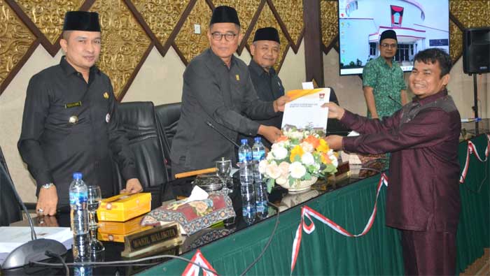 DPRD Padang bersama Pemko Sepakati Perda Pertanggungjawaban Pelaksanaan APBD TA 2022 4 DPRD Padang bersama Pemko Sepakati Perda Pertanggungjawaban Pelaksanaan APBD TA 2022