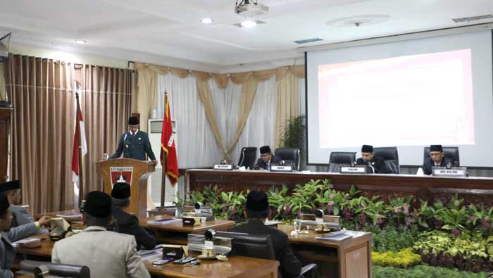 DPRD Kota Bukittinggi Buka Masa Sidang 2023-2024 3 Wali Kota Erman Safar sampaikan sambutan dalam rapat paripurna DPRD Kota Bukittinggi