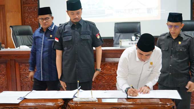 Ketua DPRD Kota Bukittinggi tandatangani kesepakatan Perubahan KUA PPAS tahun anggaran 2023
