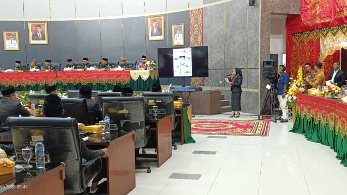 DPRD Gelar Rapat Paripurna Istimewa HUT Kota Padang ke-354 di Gedung Baru, 11 Tokoh Masyarakat Dapat Pin Emas 3 Suasana Rapat Paripurna Istimewa HUT Kota Padang ke-354
