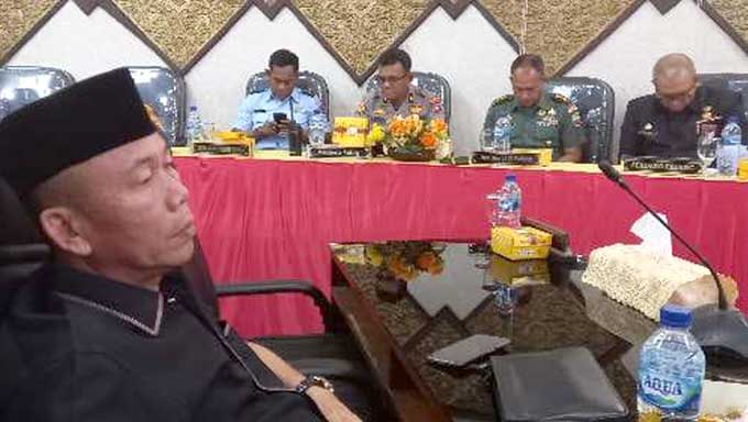 DPRD Padang Gelar Rapat Paripurna Penyampaian Nota Keuangan Ranperda APBD-P 2023 dan RAPBD TA 2024 3 DPRD Padang Gelar Rapat Paripurna Penyampaian Nota Keuangan Ranperda APBD-P 2023 dan Nota Pengantar Keuangan RAPBD TA 2024
