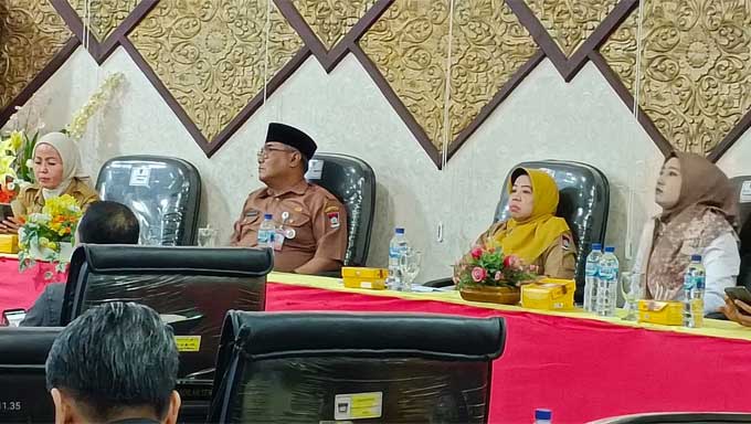 DPRD Padang Gelar Rapat Paripurna Penyampaian Nota Keuangan Ranperda APBD-P 2023 dan RAPBD TA 2024 3 DPRD Padang Gelar Rapat Paripurna Penyampaian Nota Keuangan Ranperda APBD-P 2023 dan Nota Pengantar Keuangan RAPBD TA 2024