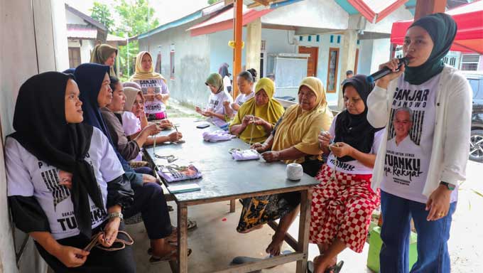 Mak Ganjar Sumbar Ajak Kaum Ibu Berkarya Lewat Pelatihan Merajut 2 Mak Ganjar Sumbar mengajak kaum ibu di Jalan Sapek Raya Kampung Jambak, Kelurahan Batipuh Panjang, Kecamatan Koto Tangah, Padang, Sumbar untuk berkarya lewat pelatihan merajut