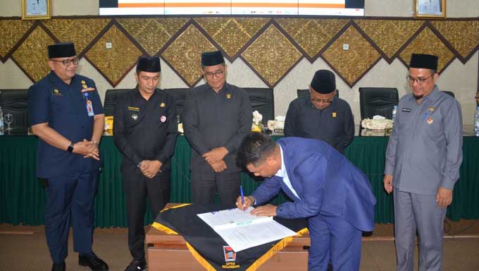 Fraksi-fraksi DPRD Padang Sampaikan Pandangan Akhir terhadap Rancangan APBD TA 2024 2 Rapat Paripurna DPRD Kota Padang tentang penyampaian pendapat akhir Fraksi-fraksi terhadap RAPBD Tahun Anggaran 2024