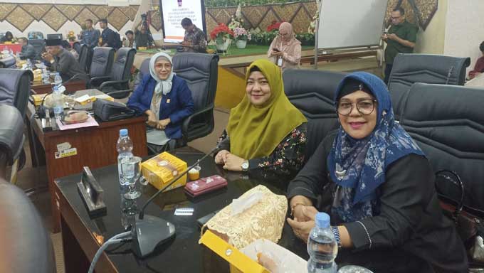 Fraksi-fraksi DPRD Padang Sampaikan Pandangan Akhir terhadap Rancangan APBD TA 2024 3 Rapat Paripurna DPRD Kota Padang tentang penyampaian pendapat akhir Fraksi-fraksi terhadap RAPBD Tahun Anggaran 2024