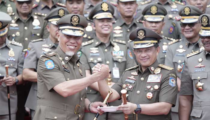 Mendagri Jadi Irup HUT Satpol PP dan Satlinmas, Gubernur Sumbar Terima Penghargaan Karya Bhakti Peduli 2 Gubernur Sumbar, Mahyeldi Terima Penghargaan Karya Bhakti Peduli