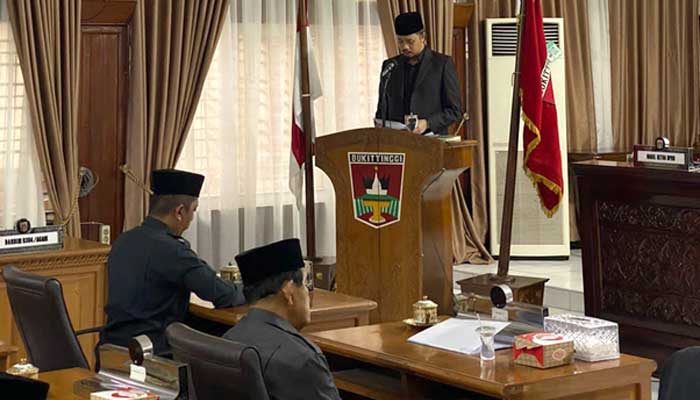 Gelar Rapat Paripurna, DPRD Bukittinggi Sampaikan Rekomendasi Atas LKPj Wali Kota Tahun 2023 3 Wali Kota Bukittinggi Erman Safar