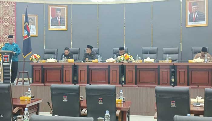 Rapat Paripurna DPRD Padang, Wawako Ekos Albar Sampaikan Laporan Pertanggungjawaban Pelaksanaan APBD 2023 2 Rapat Paripurna Penyampaian Laporan Pertanggungjawaban Pelaksanaan APBD 2023 di DPRD Kota Padang