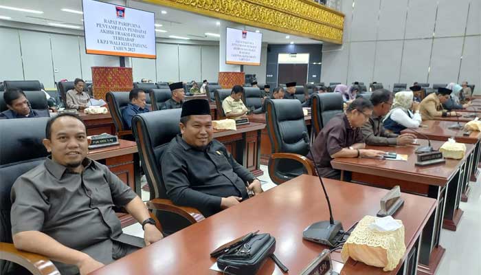 DPRD Kota Padang Terima LKPj Walikota Tahun 2023, dengan Beberapa Catatan 3 Suasana Rapat paripurna DPRD Kota Padang terkait penyampaian pendapat akhir fraksi-fraksi dan rekomendasi terhadap LKPj Walikota Padang tahun 2023
