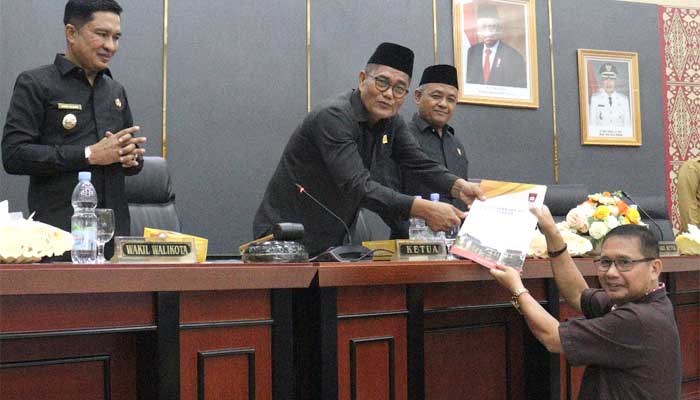 Rapat Paripurna DPRD Kota Padang