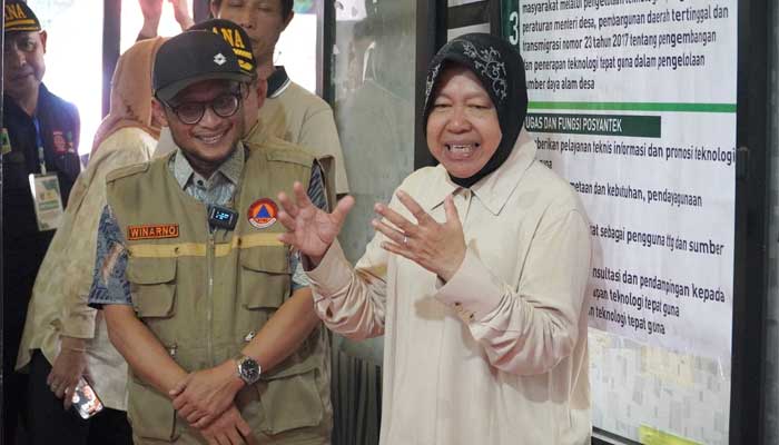 Upaya Pemko Berbuah Manis, Dukungan Mengalir untuk Padang Panjang Bangkit dari Bencana 2 Menteri Sosial Tri Rismaharini berdialog dengan Pj Sekdako Winarno