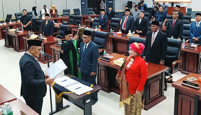 PAW, Resmita dan Khairul Karohan Dilantik sebagai Anggota DPRD Kota Padang 4 Resmita dan Khairul Karohan Dilantik sebagai Anggota DPRD Kota Padang