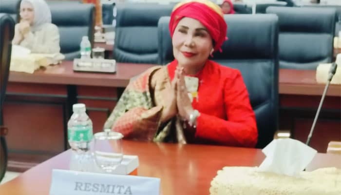 PAW, Resmita dan Khairul Karohan Dilantik sebagai Anggota DPRD Kota Padang 3 Resmita
