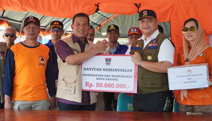 Upaya Pemko Berbuah Manis, Dukungan Mengalir untuk Padang Panjang Bangkit dari Bencana 2 Pemko Padang salurkan bantuan untuk korban bencana di Kota Padang Panjang