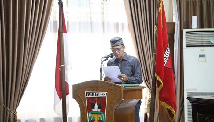 Begini Pandangan Umum Fraksi DPRD Bukittinggi dan Jawaban Wali Kota tentang Ranperda RPJPD 2025-2045 2 Edison Katik Basa, Juru Bicara Fraksi Golkar DPRD Bukittinggi.