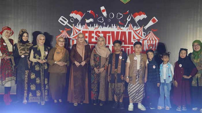 Beragam Batik Minang Diperkenalkan dalam Festival Merah Putih Padang Panjang 2 Lomba Fasion Show di Festival Merah Putih Padang Panjang