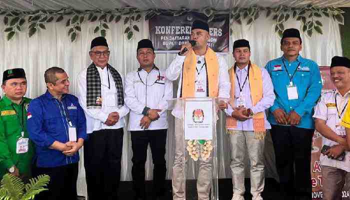 Hari Terakhir Pendaftaran, Dua Paslon Pilkada 2024 Mendaftar ke KPU Sijunjung 2 Pasangan Benny Dwifa Yuswir - Iraddatillah