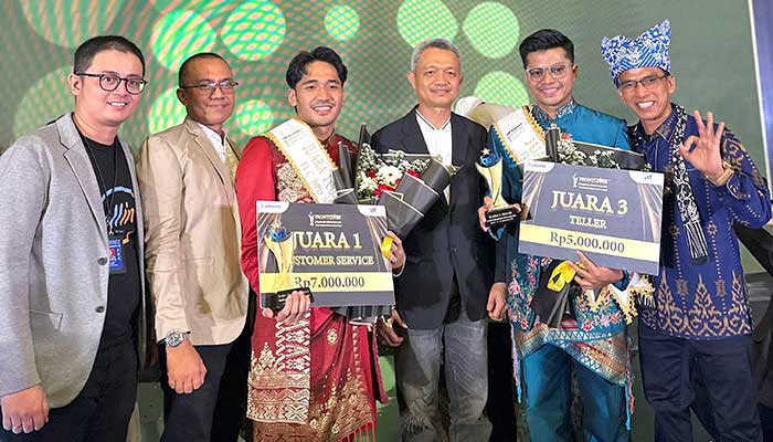 Bank Nagari di Frontliner Championship BPDSI 2024, Customer Service Juara 1, Teller Juara 3 2 Customer Service dan Teller Bank Nagari terima penghargaan di Frontliner Championship BPDSI 2024