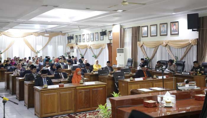 Syaiful Efendi dan Zulhamdi Dilantik Jadi Ketua dan Wakil Ketua DPRD Kota Bukittinggi Definitif Periode 2024-2029 3 Suasana rapat paripurna DPRD Kota Bukittinggi