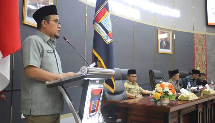 DPRD Kota Padang Tetapkan Alat Kelengkapan Dewan, Ini Detailnya 2 Sekwan hendrizal Azhar bacakan Alat Kelengkapan DPRD Kota Padang