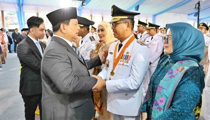 Usai Dilantik, Bupati-Wabup Solok Selatan Kebut Tiga Hal ini Sebelum Pertengahan Tahun 2 Presiden Prabowo Subianto ucapkan selamat kepada Bupati Solok Selatan, H. Khairunas