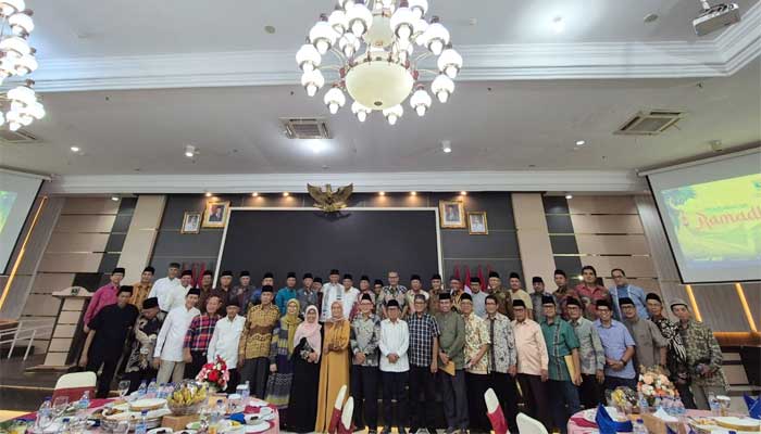 Gubernur Sumbar Buka Puasa Bersama DHD 45 dan Pensiunan Pejabat 2 Gubernur Sumbar, Mahyeldi Buka Puasa Bersama Pensiunan Pejabat