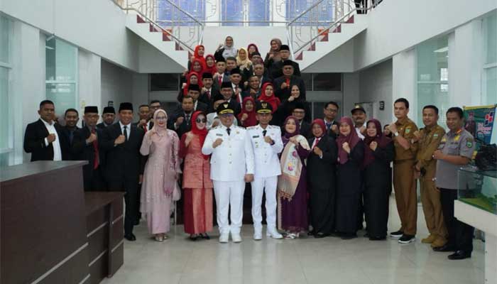 Wako Hendri dan Wawako Allex Ajak Sinergi dan Kolaborasi untuk Masa Depan Kota Padang Panjang 2 Foto bersama usai Sertijab Wali Kota Padang Panjang