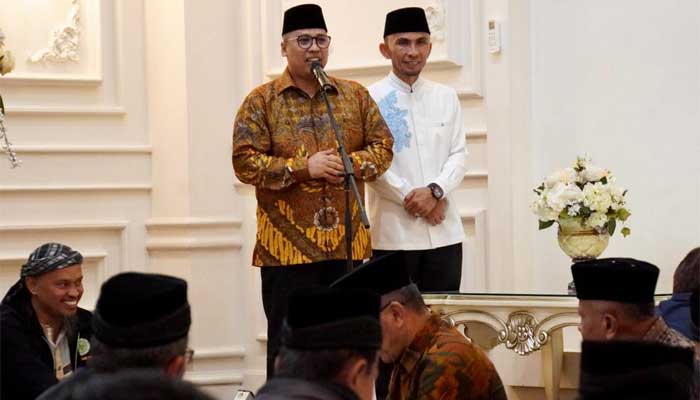 Wako Hendri dan Wawako Allex Ajak Sinergi dan Kolaborasi untuk Masa Depan Kota Padang Panjang 3 Wali Kota Padang Panjang, Hendri Arnis sampaikan sambutan pada acara ramah tamah dan buka puasa bersama