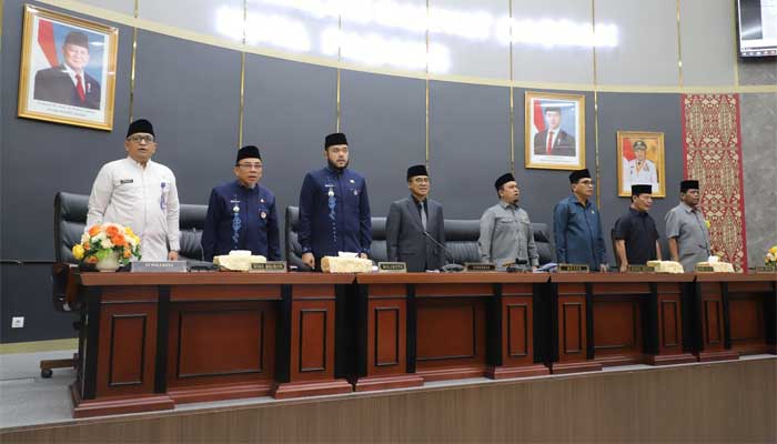 Rapat paripurna DPRD Kota Padang