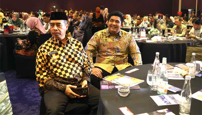 BPR Bintan Sabet Tiga Penghargaan di TOP BUMD Awards 2025, Bupati Roby Raih TOP Pembina BUMD 2 Bupati Bintan, Roby Kurniawan di Ajang TOP BUMD Awards 2025