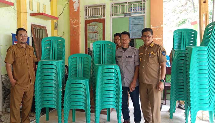 Pemdes Silungkang Oso Serahkan Bantuan Tabung Oksigen beserta Alat Bantu kepada Karang Taruna 2 Pemdes Silungkang Oso serahkan bantuan kursi untuk kegiatan warga desa