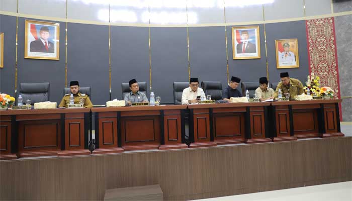 DPRD Kota Padang Terima Pengajuan Tiga Ranperda dari Pemko Padang 2 Pimpinan rapat paripurna DPRD Kota Padang