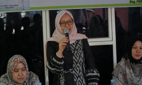 Asisten II Hadiri Kegiatan Edukasi Keuangan Pada Masyarakat dan Pelajar di Desa Ulak Lebar dan SMAN 8 2