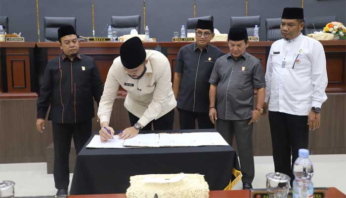 DPRD Kota Padang dan Pemko Sepakati Ranperda Penyertaan Modal Bank Nagari, PDAM dan Kepramukaan 3 DPRD Kota Padang dan Pemko Sepakati 3 Ranperda yakni Penyertaan Modal Bank Nagari, PDAM dan Kepramukaan
