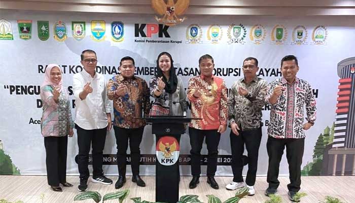 Ketua DPRD Dharmasraya Tegaskan Komitmen Antikorupsi dalam Rakor KPK di Jakarta 2 Ketua DPRD Dharmasraya, Jemi Hendra dalam Rakor bersama KPK di Jakarta