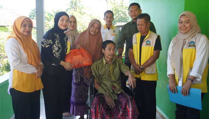 Roadshow Hari Lansia, Ketua LKKS Bintan Serahkan 3 Unit Kursi Roda di Bintan Timur 2 Ketua LKKS Bintan Serahkan 3 Unit Kursi Roda di Bintan Timur