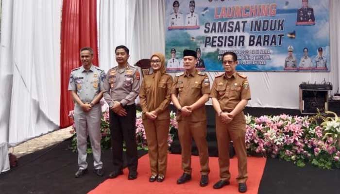 Wagub Lampung dan Bupati Dedi Resmikan Samsat Induk di Pesisir Barat 2 Wagub Lampung dan Bupati Dedi Resmikan Samsat Induk di Pesisir Barat