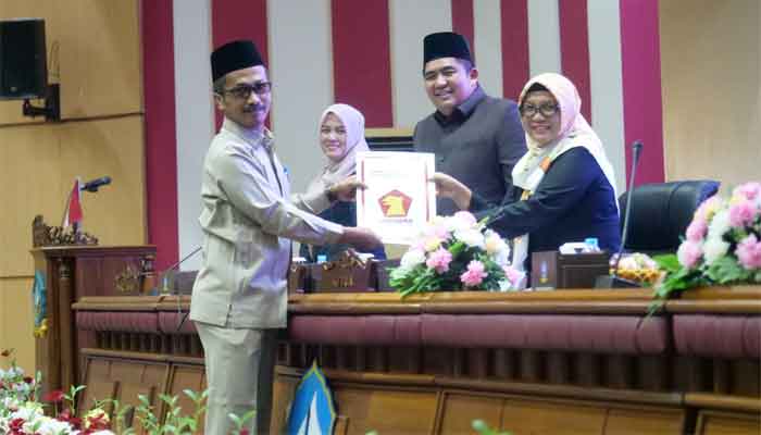 Bupati Bintan Sampaikan Ranperda Pertanggungjawaban Pelaksanaan APBD TA 2024 ke DPRD 7 Rapat Paripurna DPRD Kabupaten Bintan
