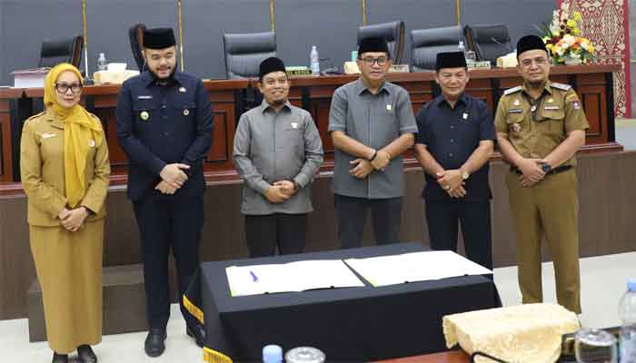 Wako Fadly Amran Sampaikan RAPBD Perubahan TA 2025 ke DPRD Kota Padang 2 Wako Fadly Amran Sampaikan RAPBD Perubahan TA 2025 ke DPRD Kota Padang