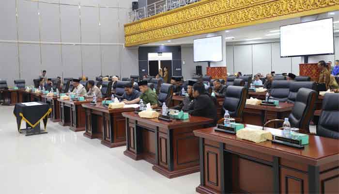 Wako Fadly Amran Sampaikan RAPBD Perubahan TA 2025 ke DPRD Kota Padang 2 Wako Fadly Amran Sampaikan RAPBD Perubahan TA 2025 ke DPRD Kota Padang