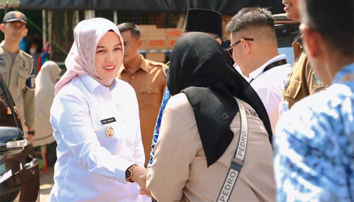 Wakil Bupati Bintan Tinjau Pasar Murah di Tanjunguban, Jaga Stabilitas Harga Jelang Idul Adha 2 Wakil Bupati Bintan Tinjau Pasar Murah di Tanjunguban
